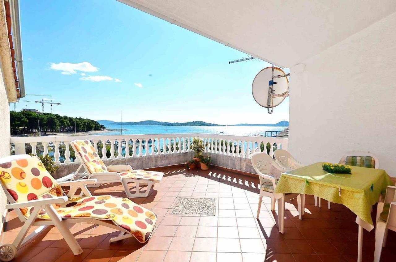 Apartment And Rooms Artina Vodice Esterno foto