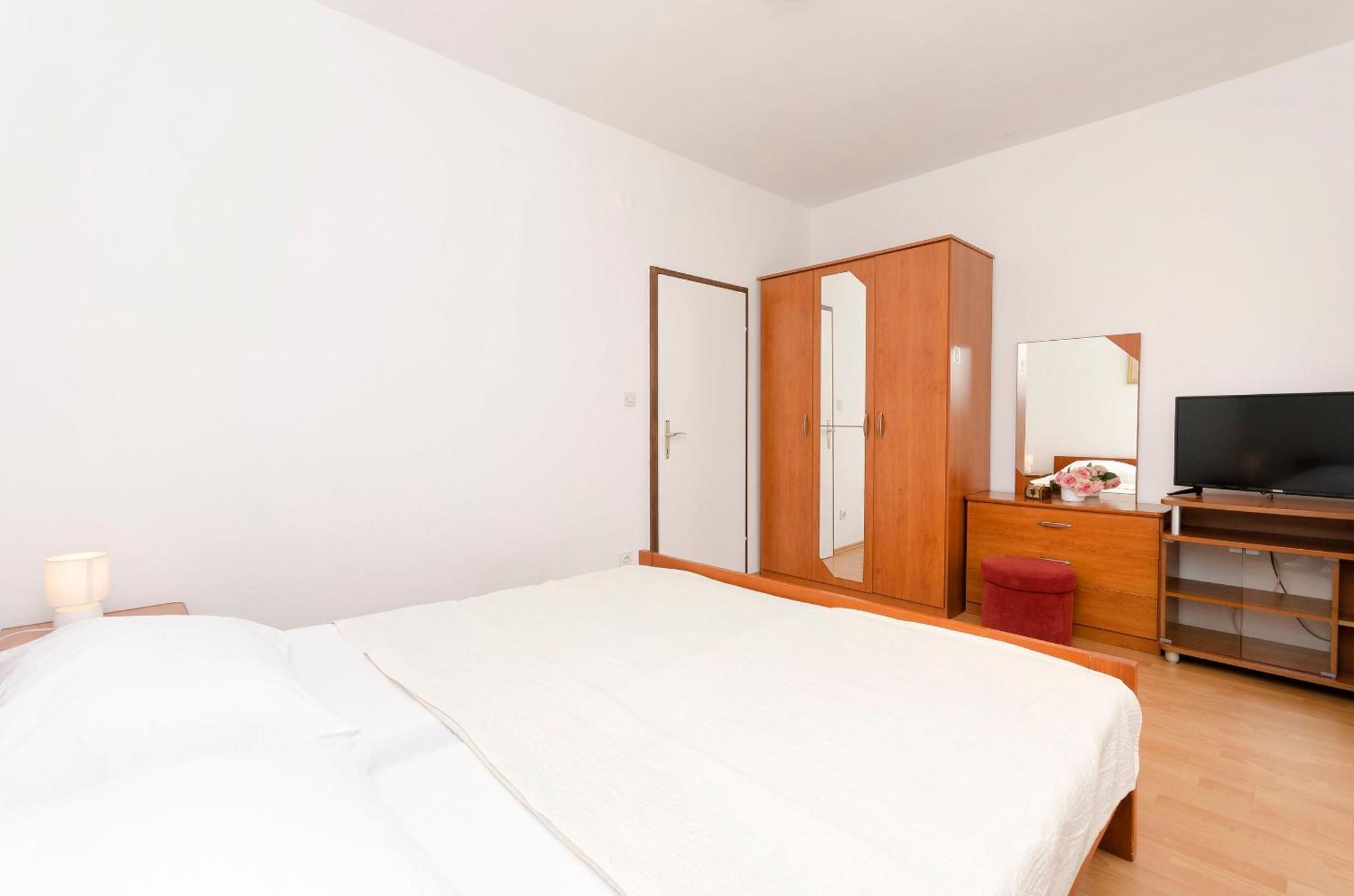 Apartment And Rooms Artina Vodice Esterno foto