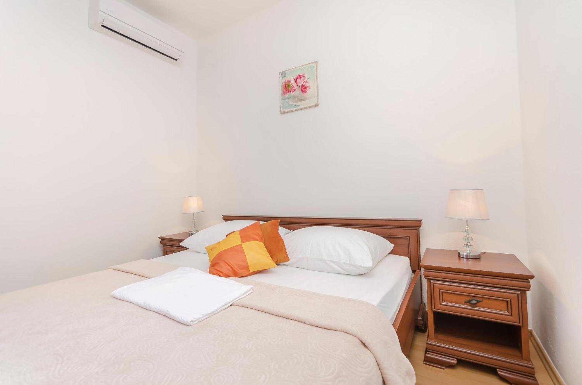 Apartment And Rooms Artina Vodice Esterno foto