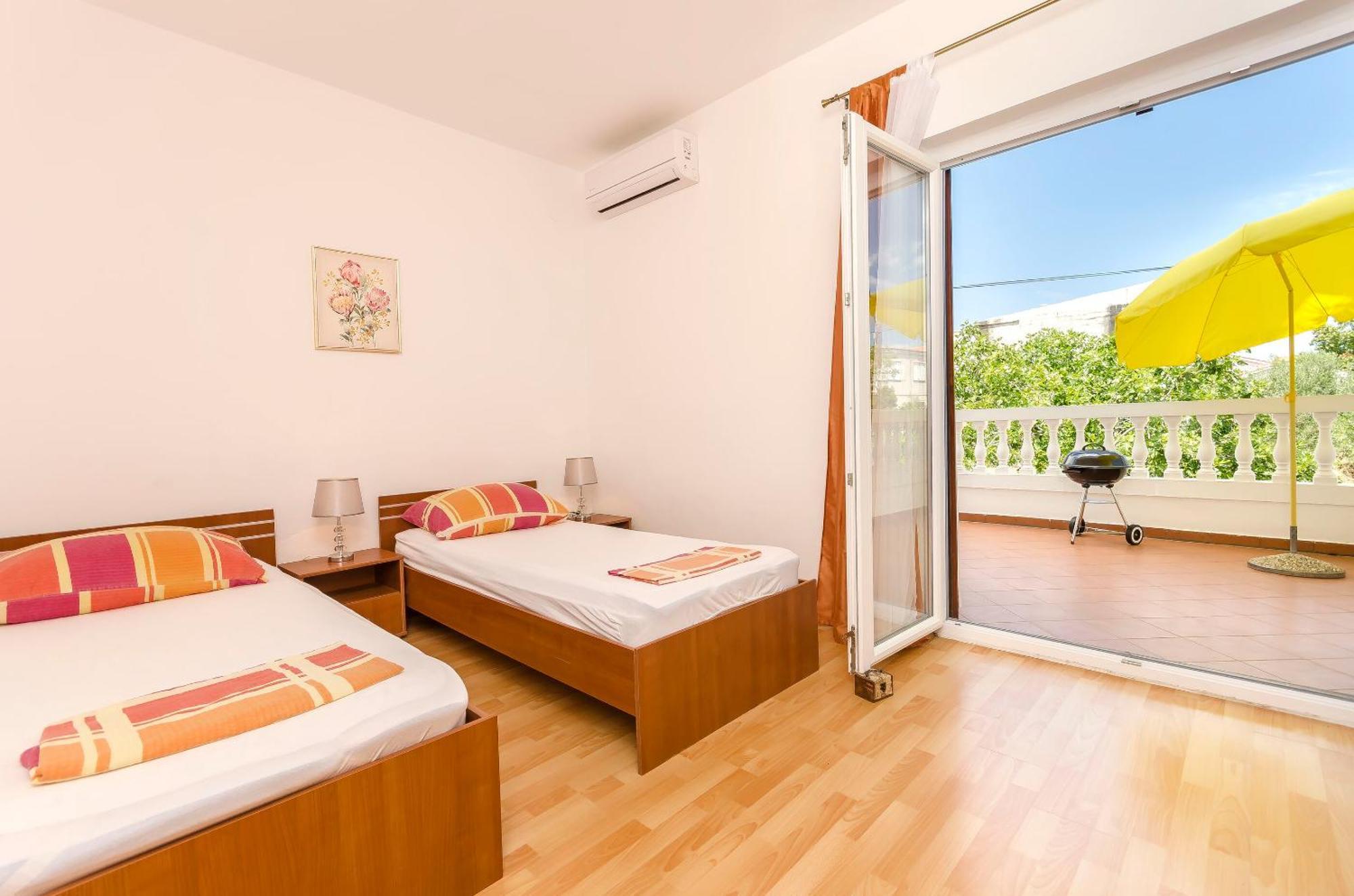 Apartment And Rooms Artina Vodice Esterno foto
