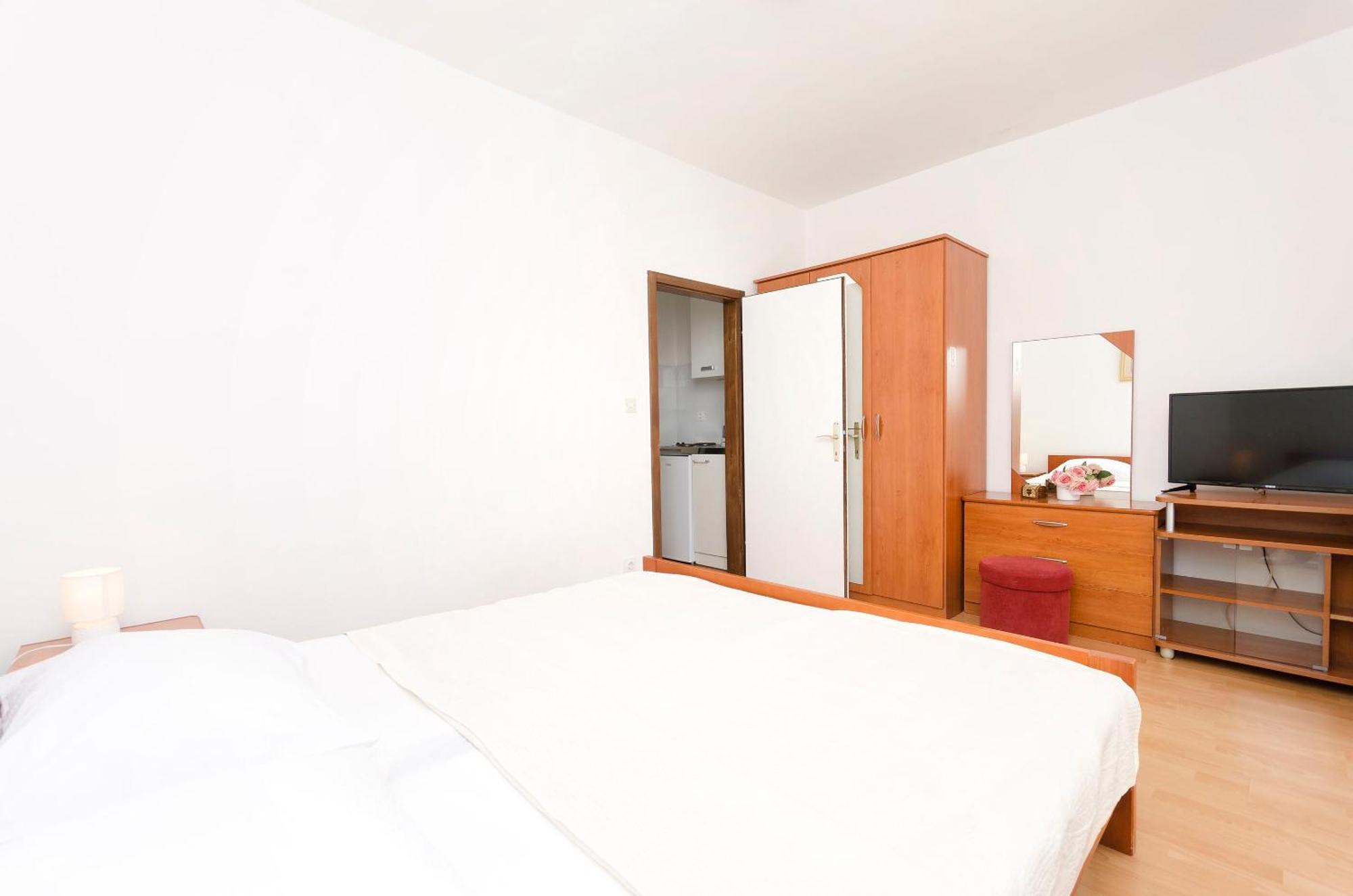 Apartment And Rooms Artina Vodice Esterno foto