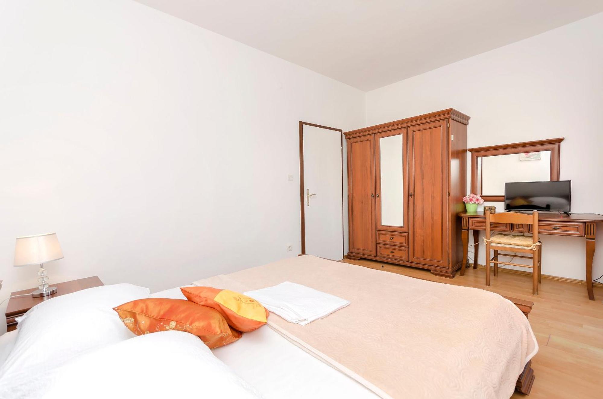 Apartment And Rooms Artina Vodice Esterno foto