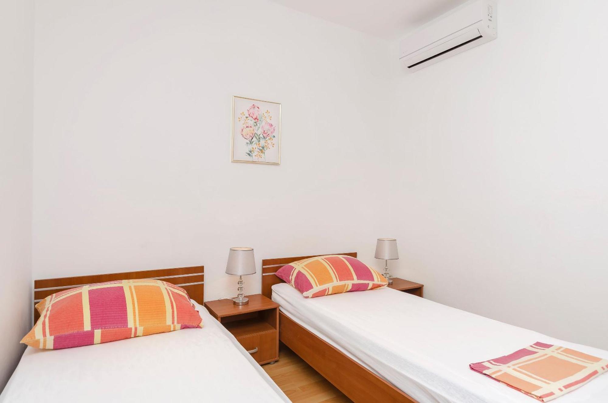 Apartment And Rooms Artina Vodice Esterno foto