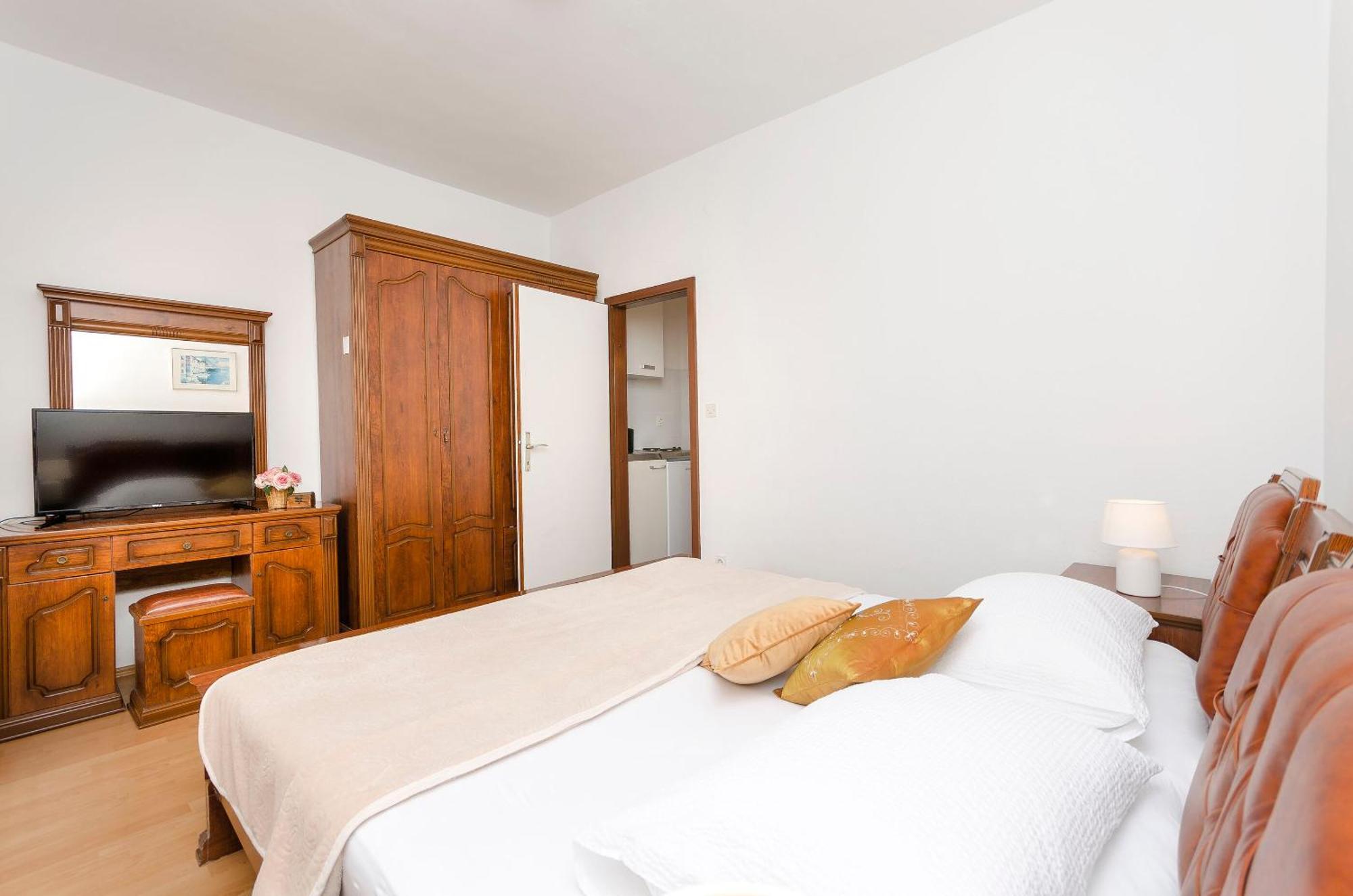 Apartment And Rooms Artina Vodice Esterno foto