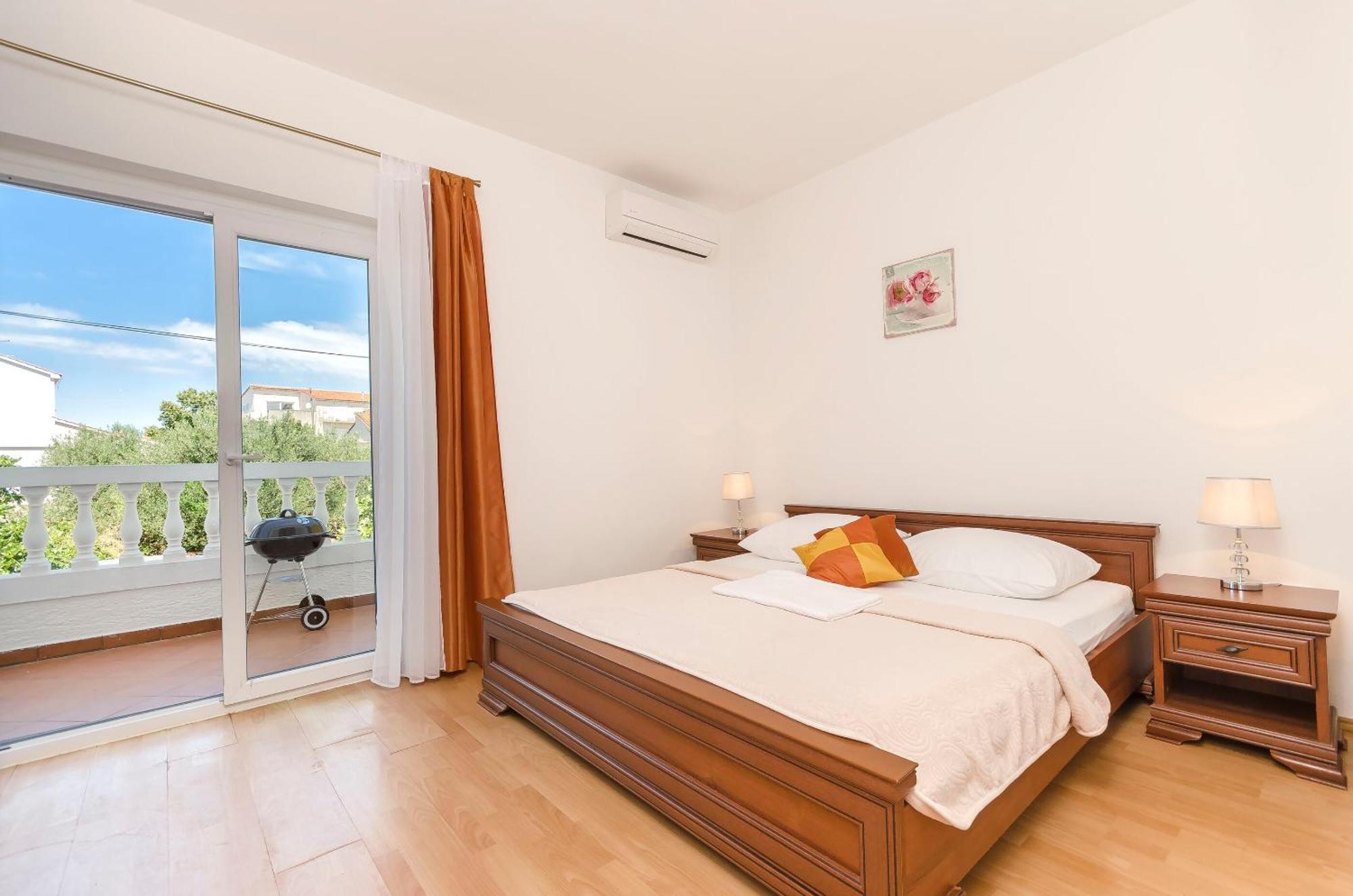 Apartment And Rooms Artina Vodice Esterno foto