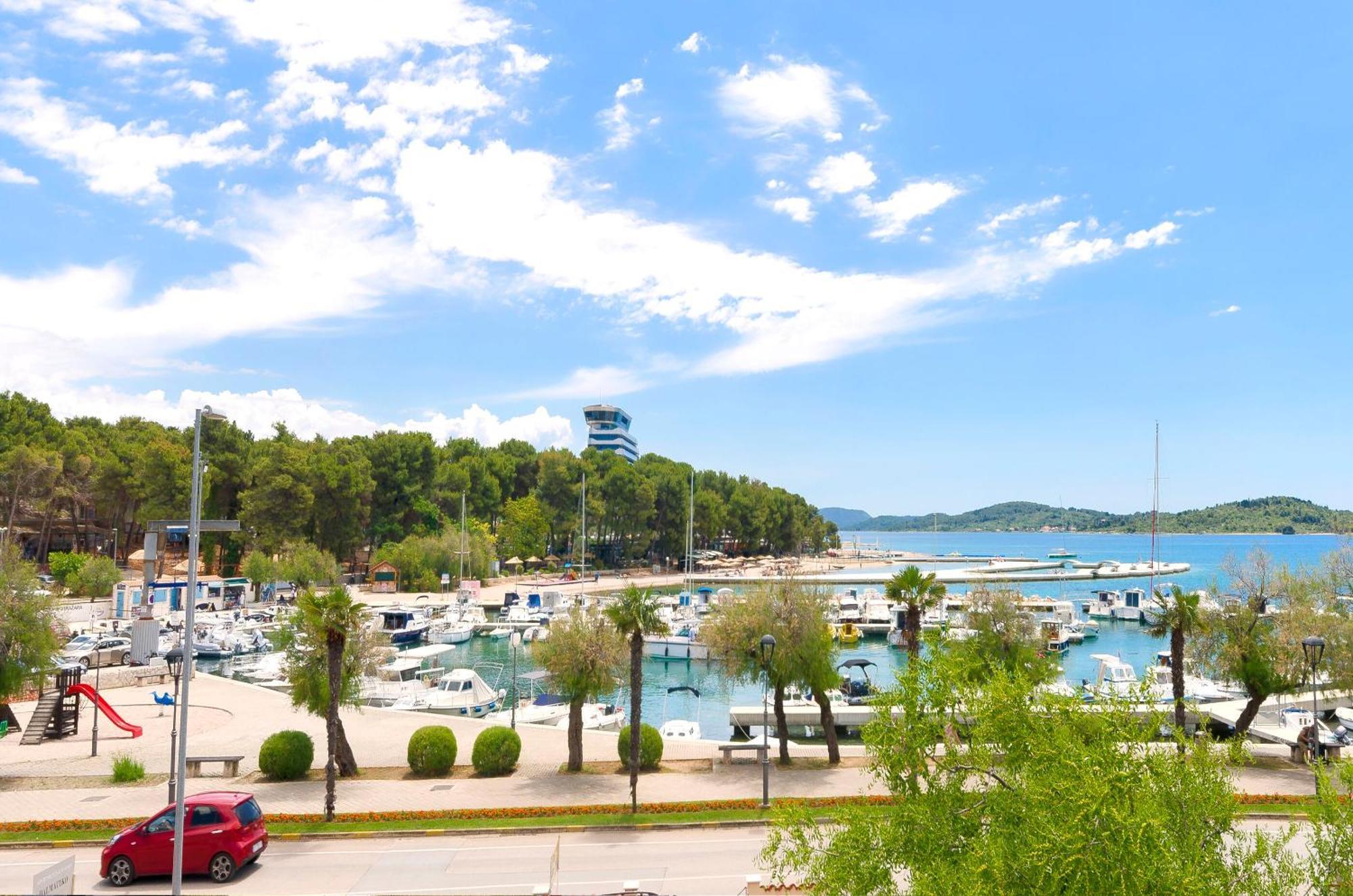 Apartment And Rooms Artina Vodice Esterno foto