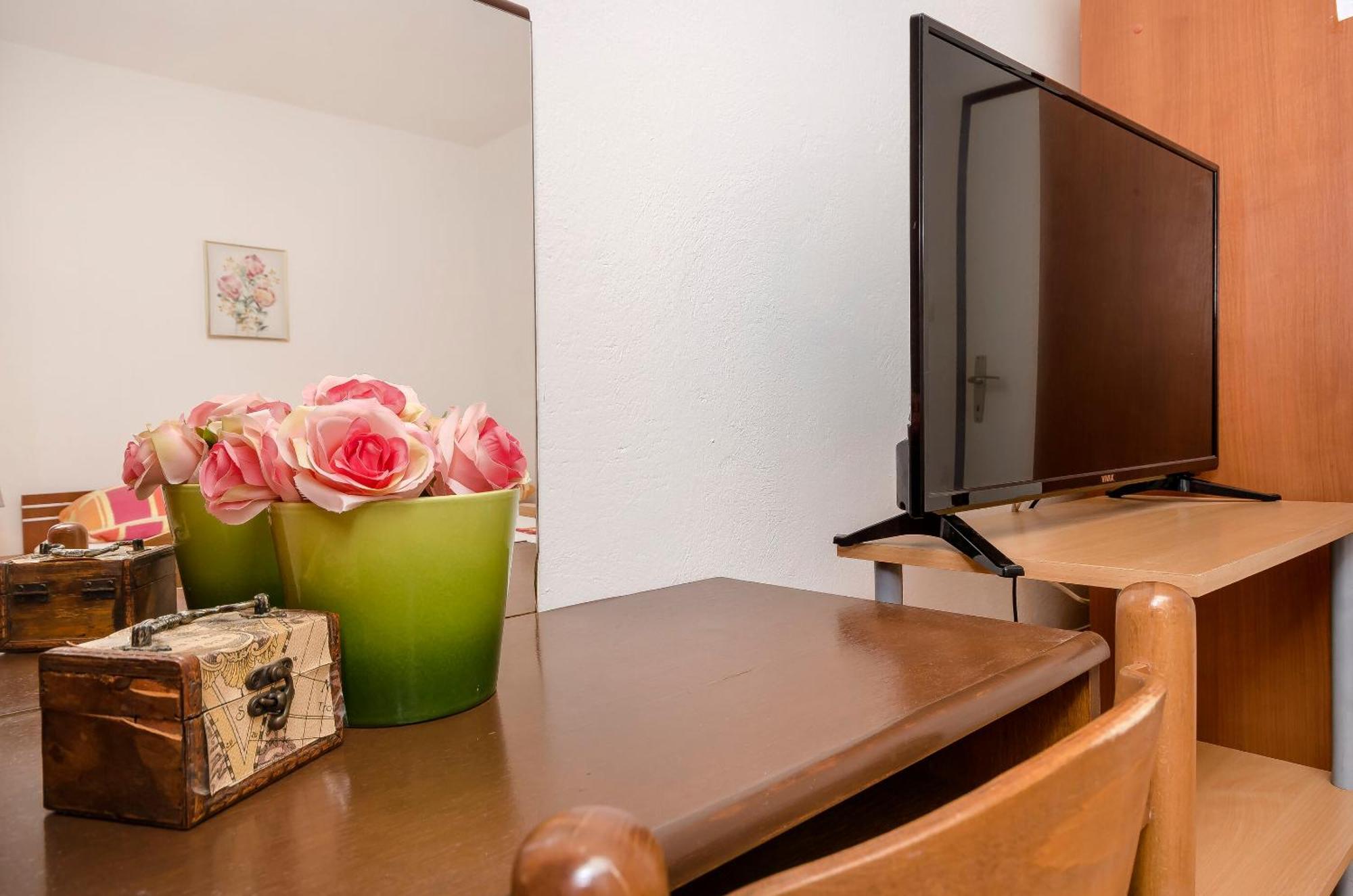 Apartment And Rooms Artina Vodice Esterno foto