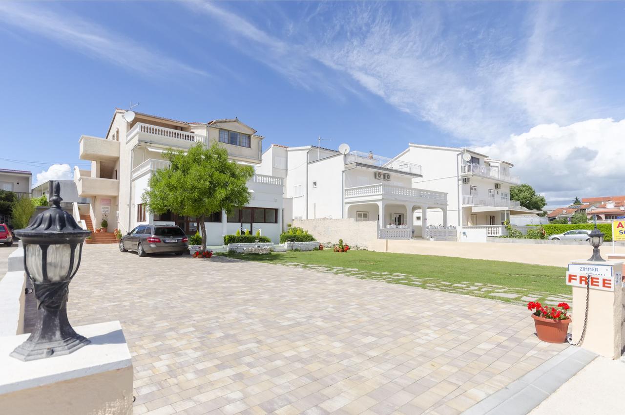 Apartment And Rooms Artina Vodice Esterno foto