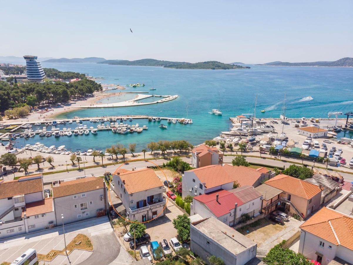 Apartment And Rooms Artina Vodice Esterno foto